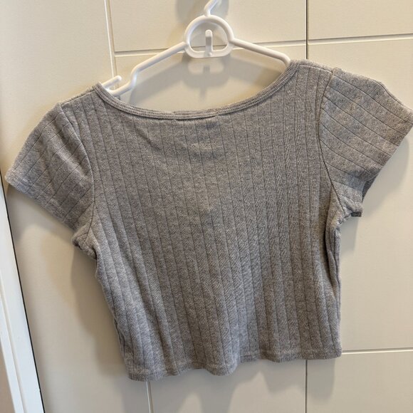 Brandy Melville Zelli Top in Grey With Button Front - Picture 4 of 4